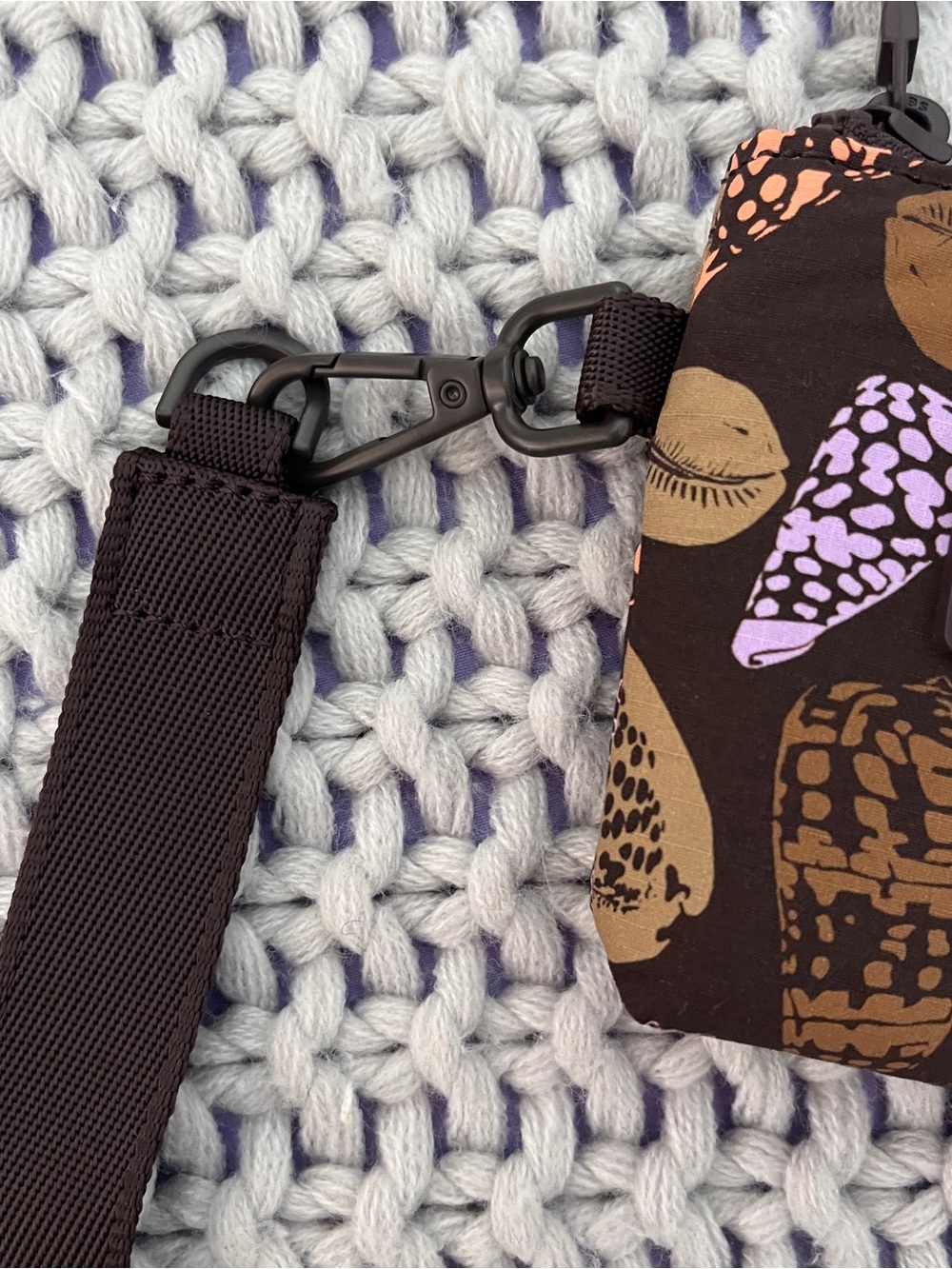 Aloha Collection• GO-TO WRISTLET Shoreline Coconut Shells - Picture 4 of 12